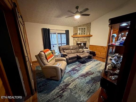 4th image of 279 Sub Rd