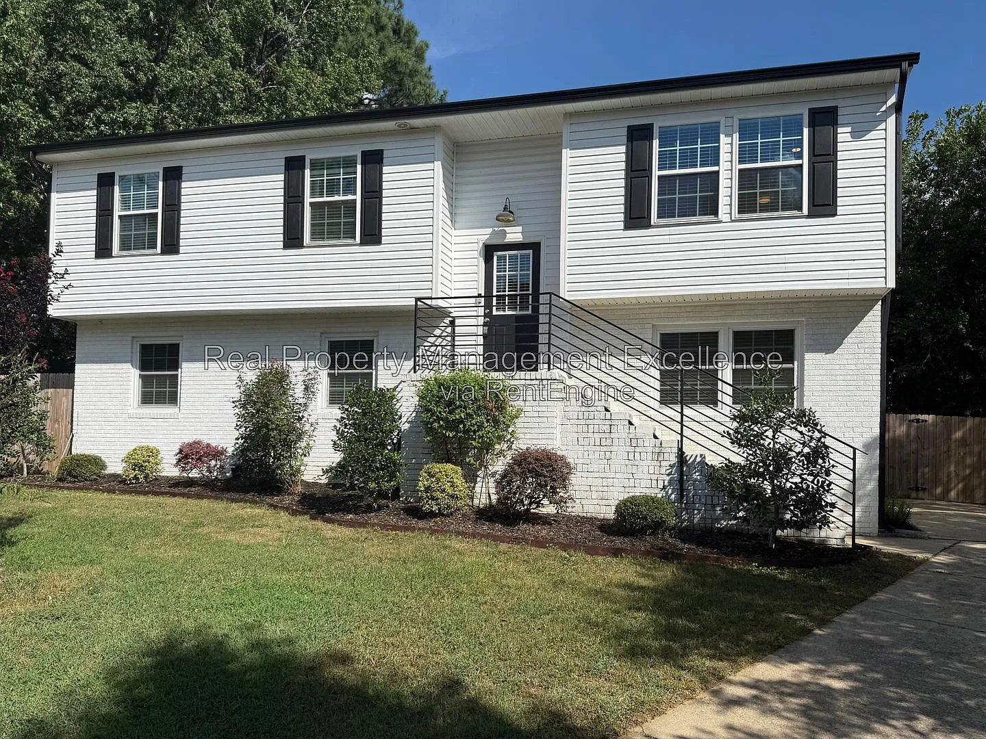 4 bed, 3.0 bath, 2295 sqft, $2,600 — Photo 1