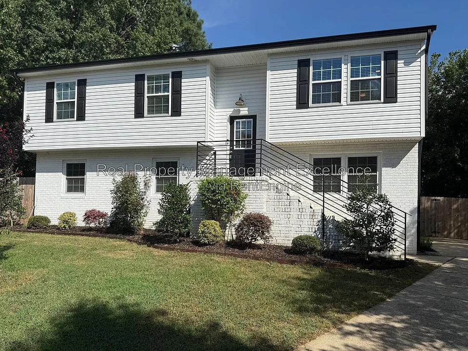 108 Hassell Ct