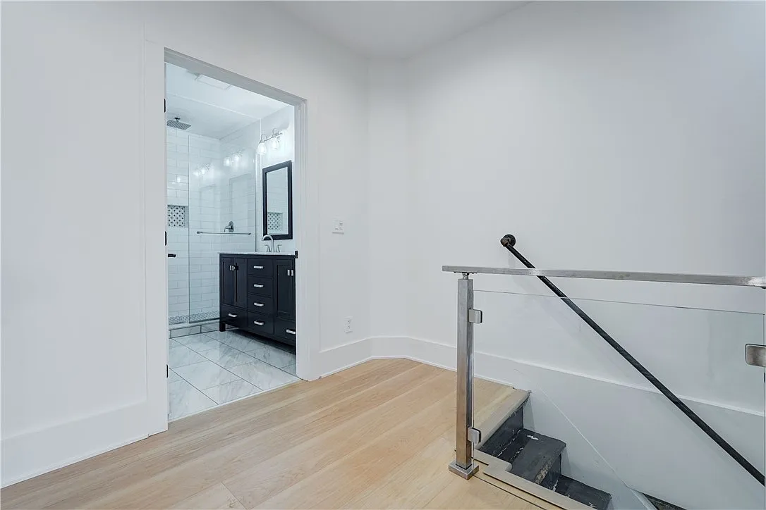 2 bed, 1.0 bath, 1200 sqft, $1,895 — Photo 4