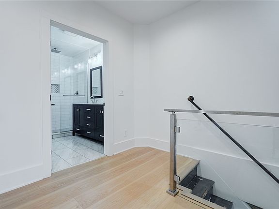 4th image of 137 S Main St #3