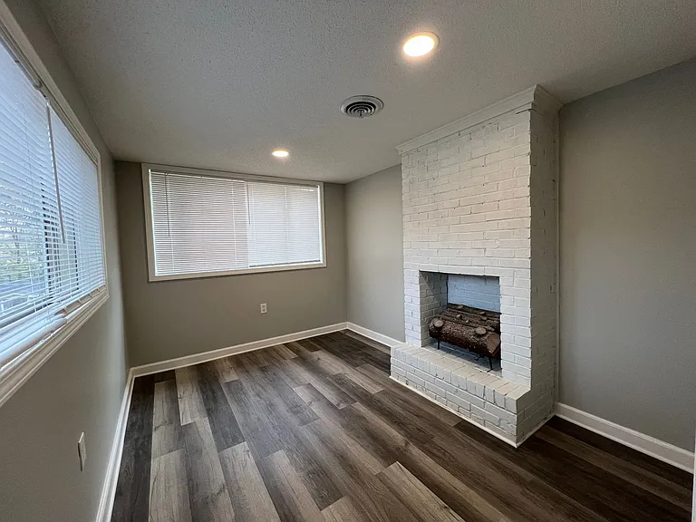 3608 Willow Lane Dr — Photo 3