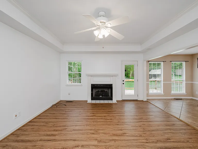 120 Lynn Dr — Photo 6