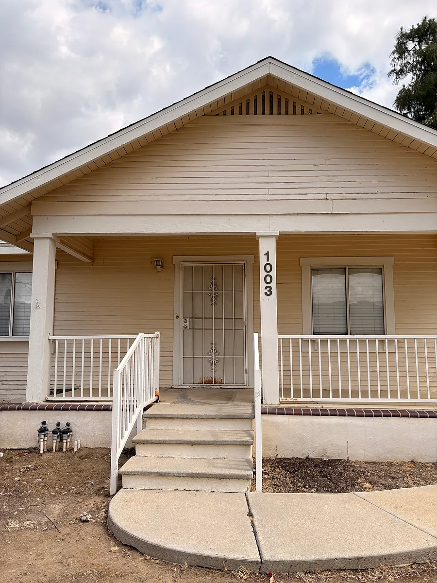 Building Photo - 1003 W Heald Ave