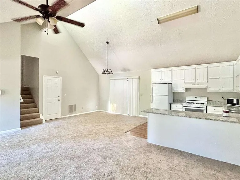 5995 Sutton Pl — Photo 3