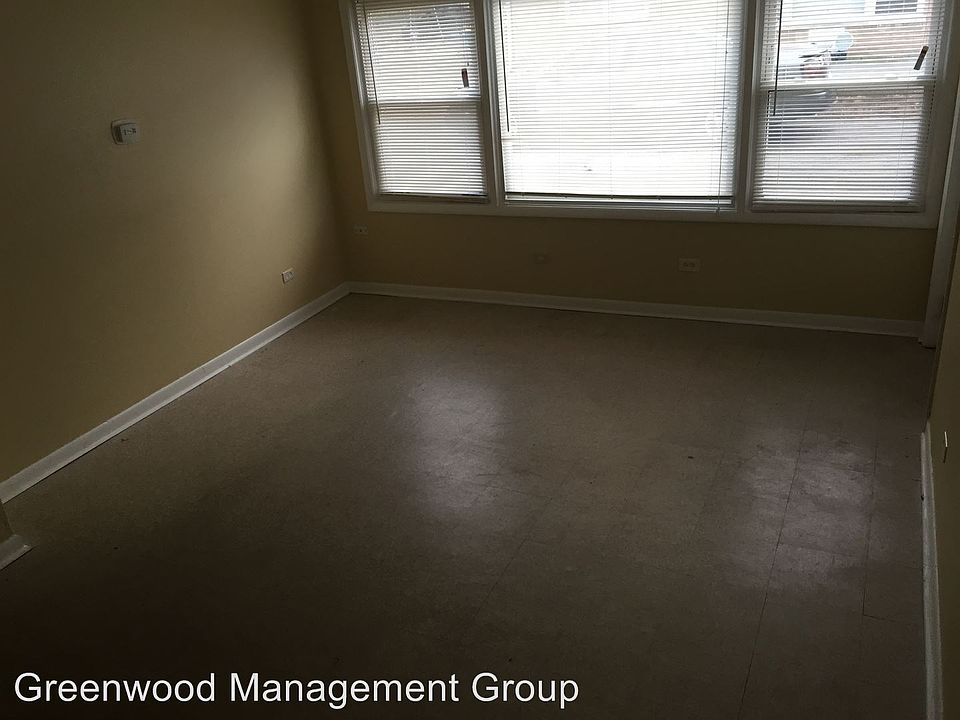 1st image of 1014 Parkwood Dr APT 2W
