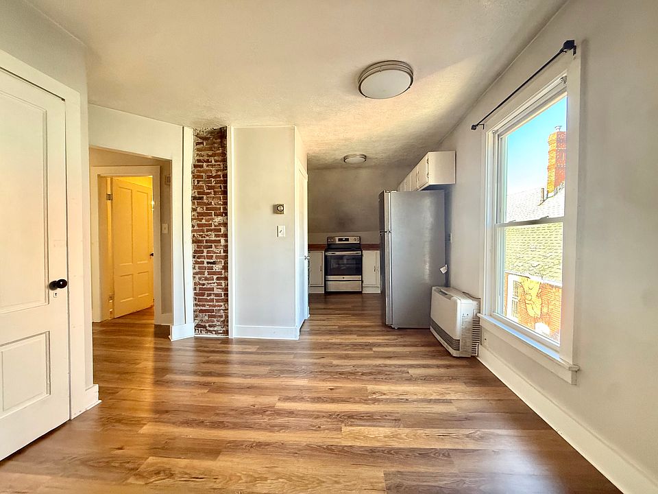 1st image of 14 Oak St #3