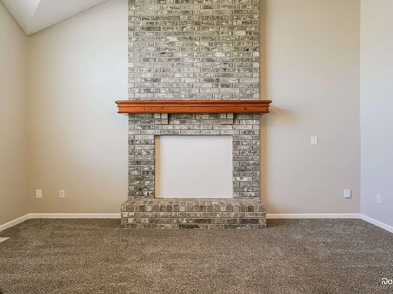 502 Woodson Ln — Photo 7