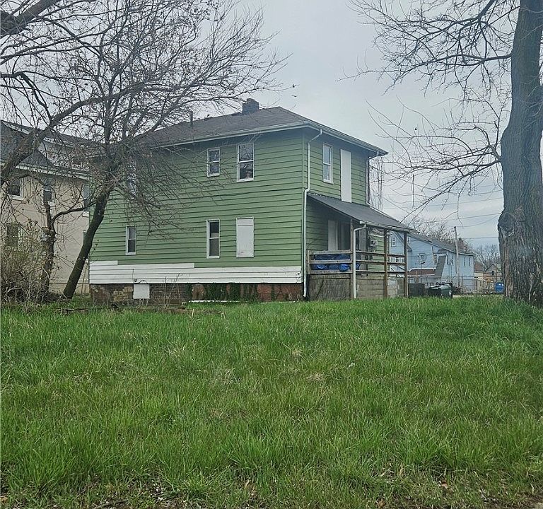 2nd image of 1524 2nd St SE