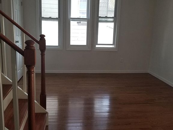 4th image of 30 Dongan St #2