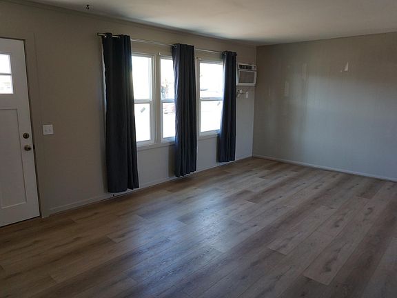 3rd image of 220 Cullum Ave