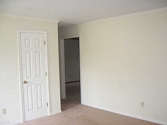 2nd image of 579 Windjammer Cres