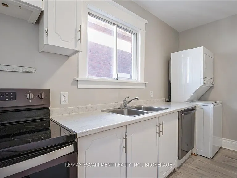 3 Carleton St S #MAIN — Photo 12