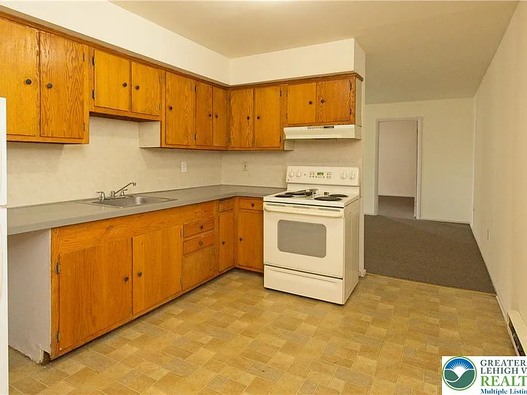 709 Front St — Photo 3