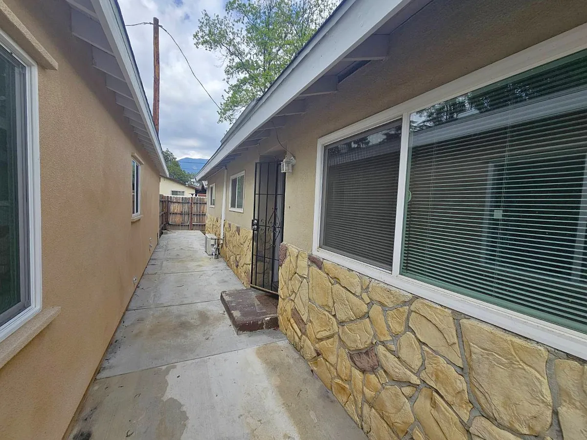Building Photo - 2002 El Sereno Ave
