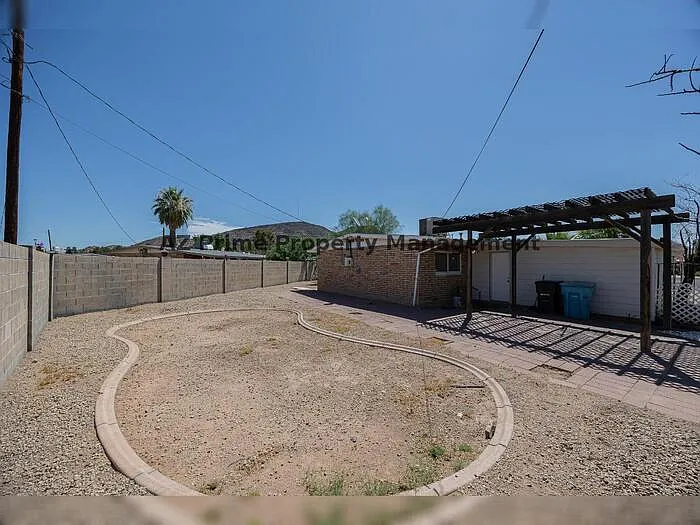 2130 W Cortez St — Photo 23