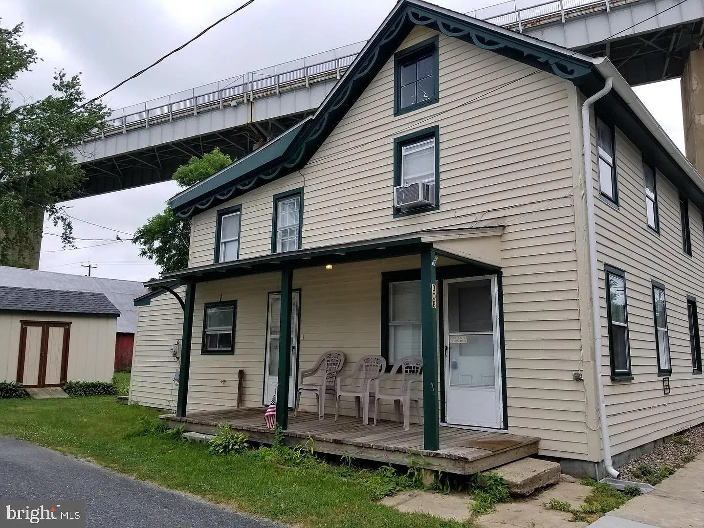 2 bed, 1.0 bath, 1920 sqft, $1,295 — Photo 2