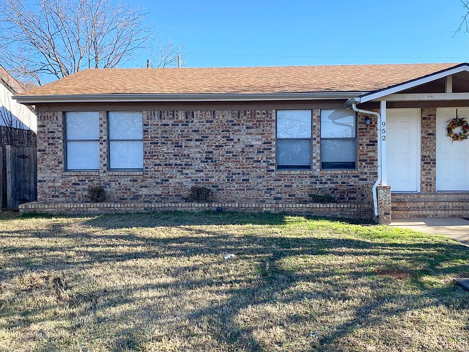 1st image of 952 Meadowlark Cir