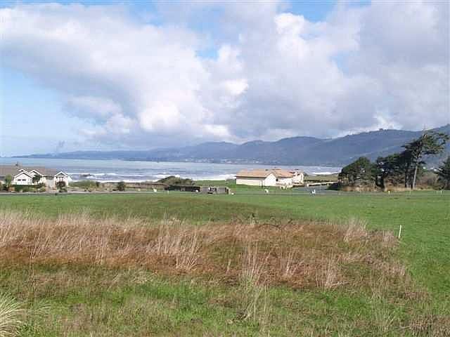 2nd image of 200 Shoreline