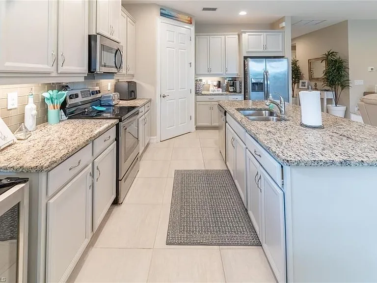 16366 Barclay Ct — Photo 8