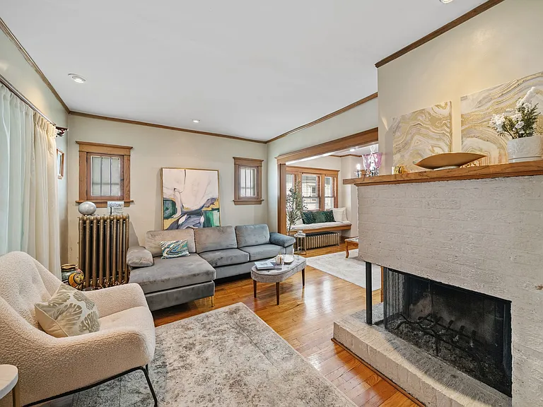 740 S Grove Ave — Photo 3