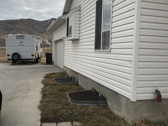 side view of house with gara