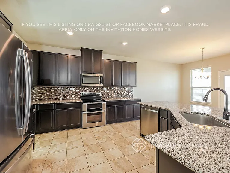 220 Colonial Blf — Photo 5