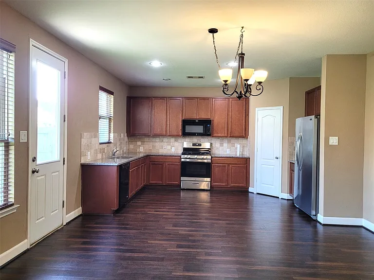 24015 Buffalo Cove Ln — Photo 4