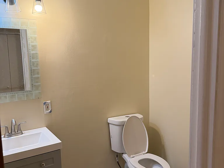 915 High Path Rd — Photo 11
