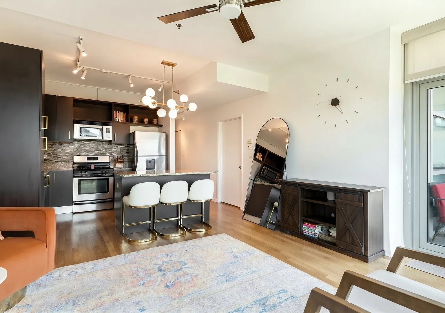 2 bed, 1000 sqft, $3,500 — Photo 4