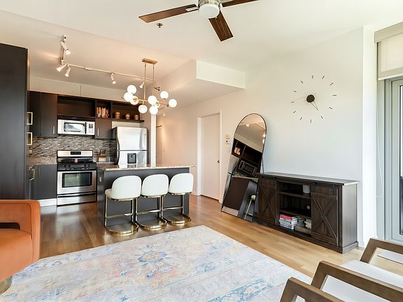 4th image of 225 S Sangamon St Unit 410