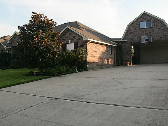 An extra-wide lot and 'barn-style' garage that includes 10' covered clearance.