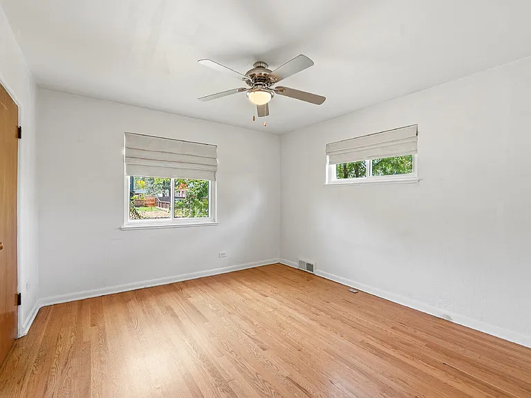 1560 Roslyn St — Photo 14