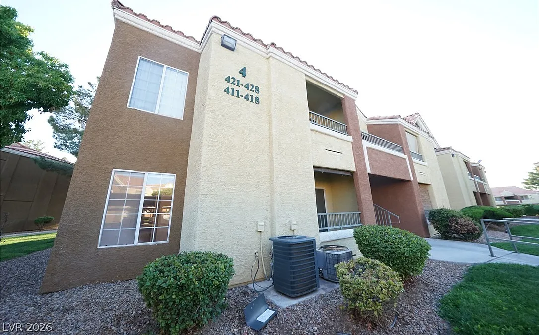 1 bed, 1.0 bath, 687 sqft, $1,240 — Photo 1