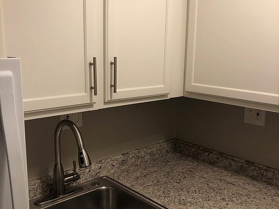 3rd image of 4039 Charlotte St APT 1