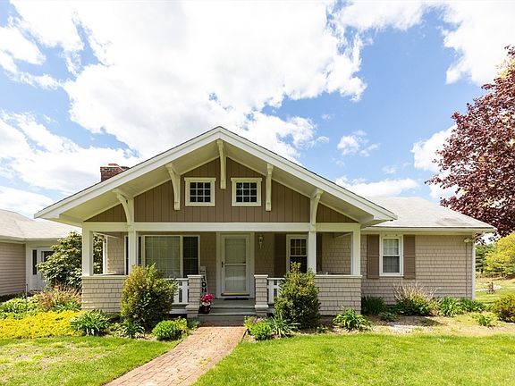 3rd image of 27 Reservoir Ave