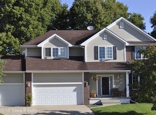 14405 Oak Brook Dr, Urbandale, IA 50323