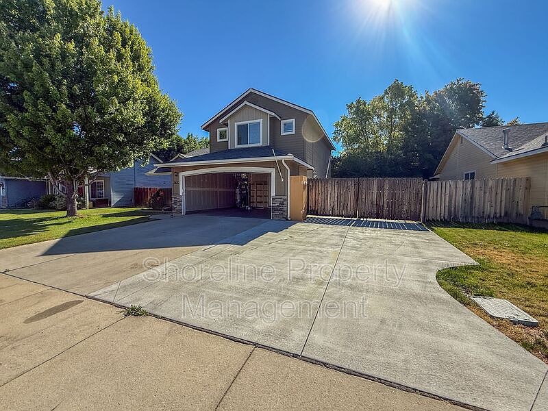 1st image of 3420 N Oakstone Ave