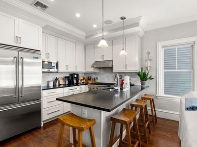 862 E 2nd St APT 6, South Boston, MA, 02127
