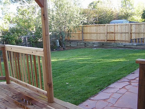 Large private backyard, redwood deck, flagstone patio (2011)