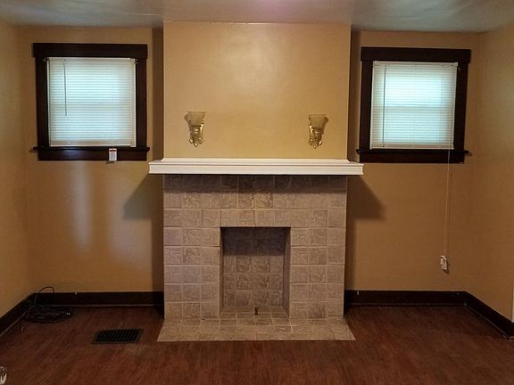 Decorative Fireplace in Livingroom