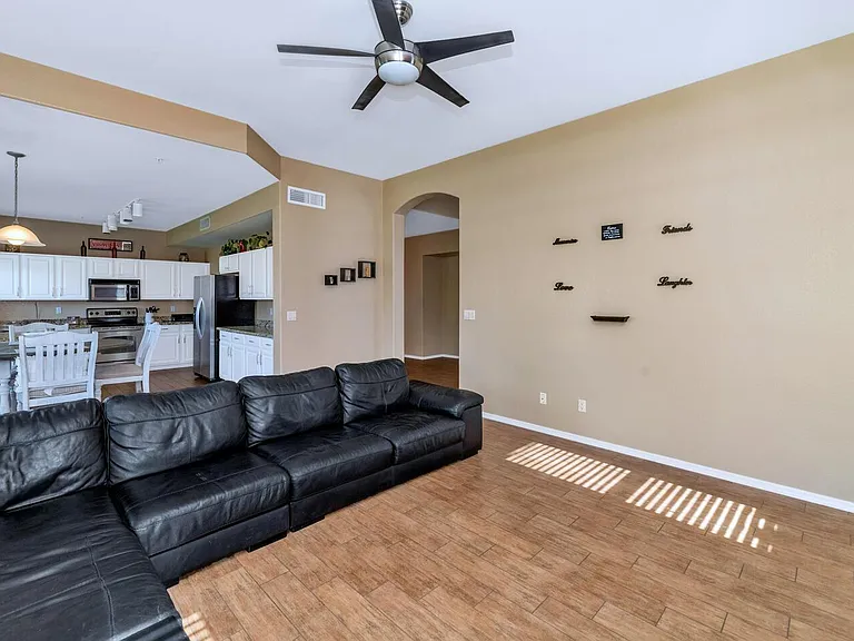 11155 E Laurel Ln — Photo 4