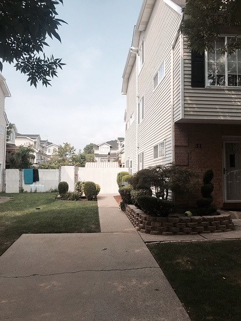 1st image of 31 White Oak Ln
