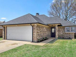 1313 Aviary Dr, Desoto, TX 75115