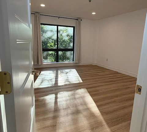 5th image of 22 Railroad St APT 207