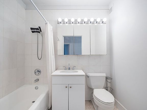 5th image of 99 John St APT 1207