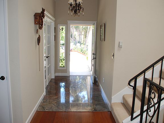 Solid Quartz Granite Foyer