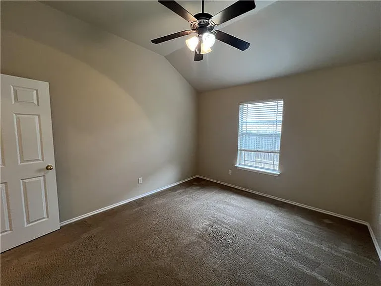 4205 Cambridge Dr #B — Photo 16