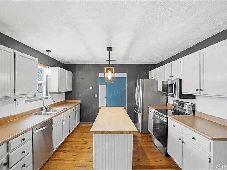 1970 Greenbriar Rd — Photo 14