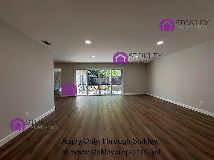 3 bed, 2.0 bath, 1728 sqft, $4,295 — Photo 2